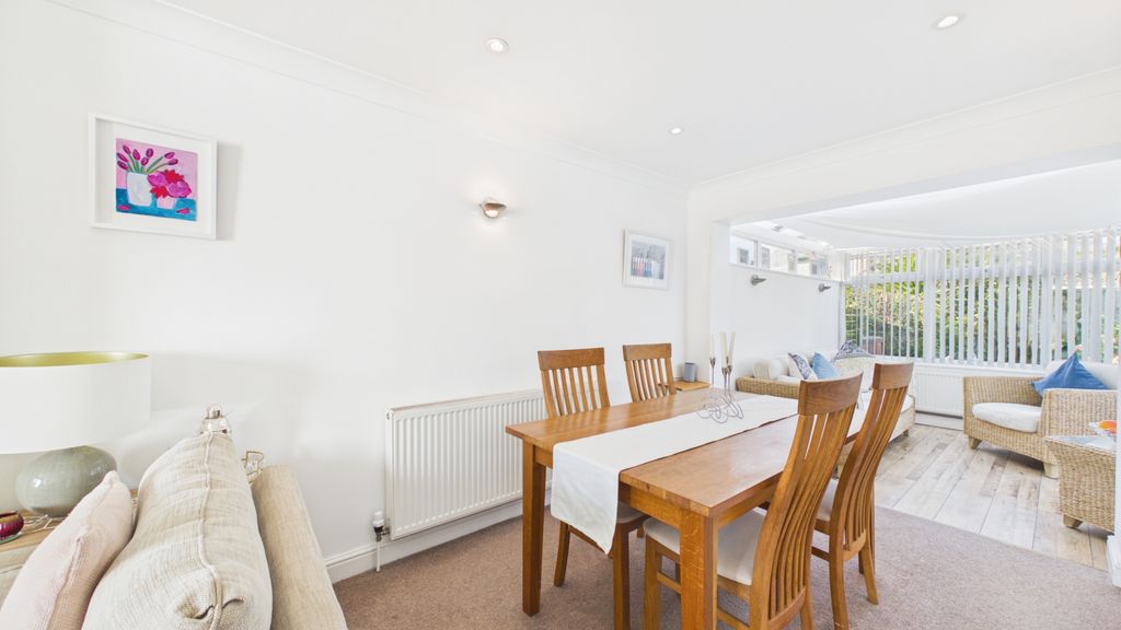 Property photo 3 of 14 Cam02926G0-Pr0365-Still009
