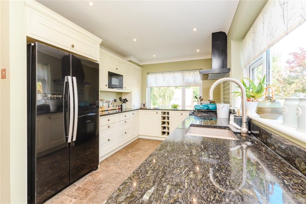 Property photo 3 of 16 Kitchen