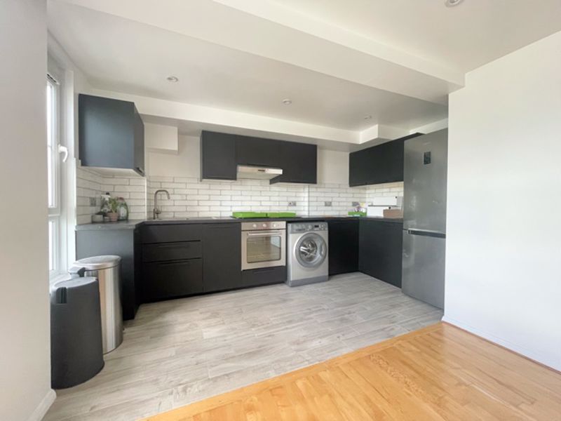 Property photo 1 of 6 Photo 4