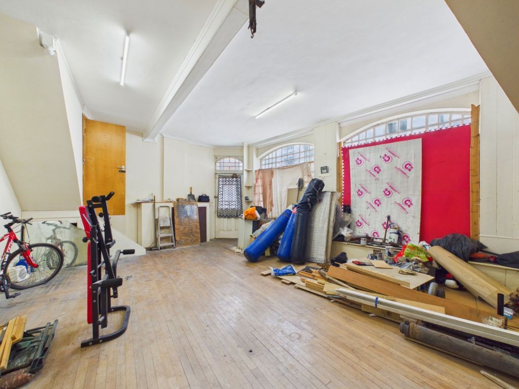 Property photo 3 of 27