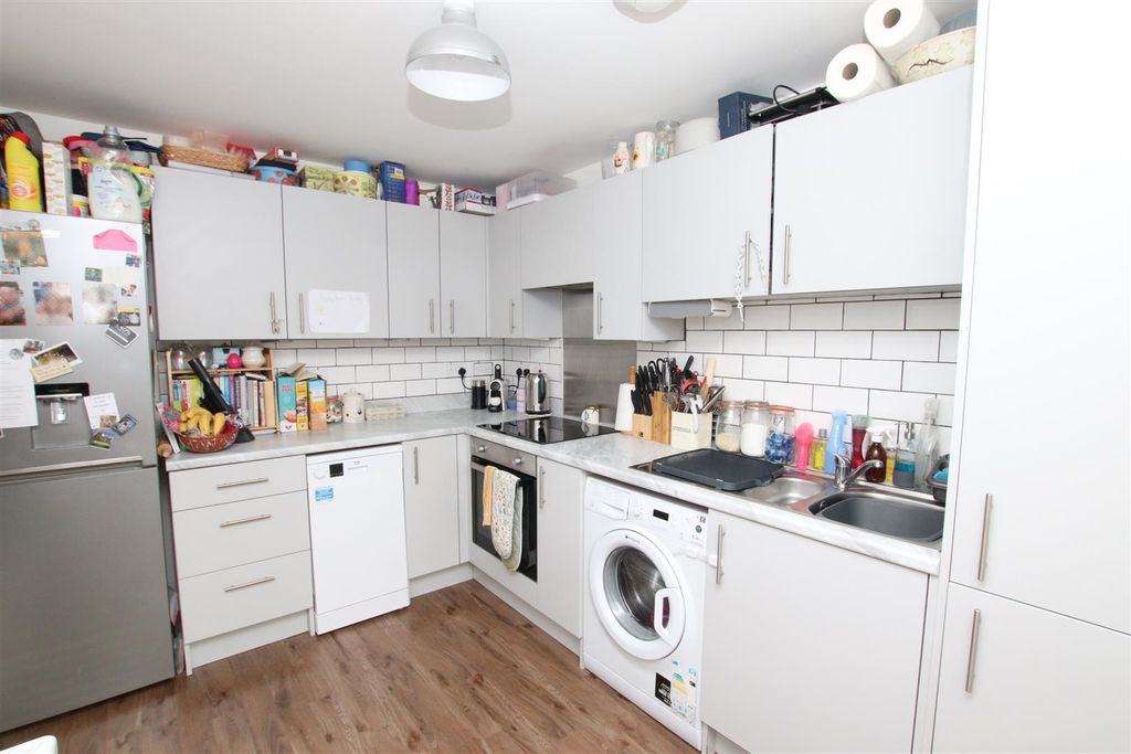 Property photo 3 of 12 Kitchen 3.Jpg