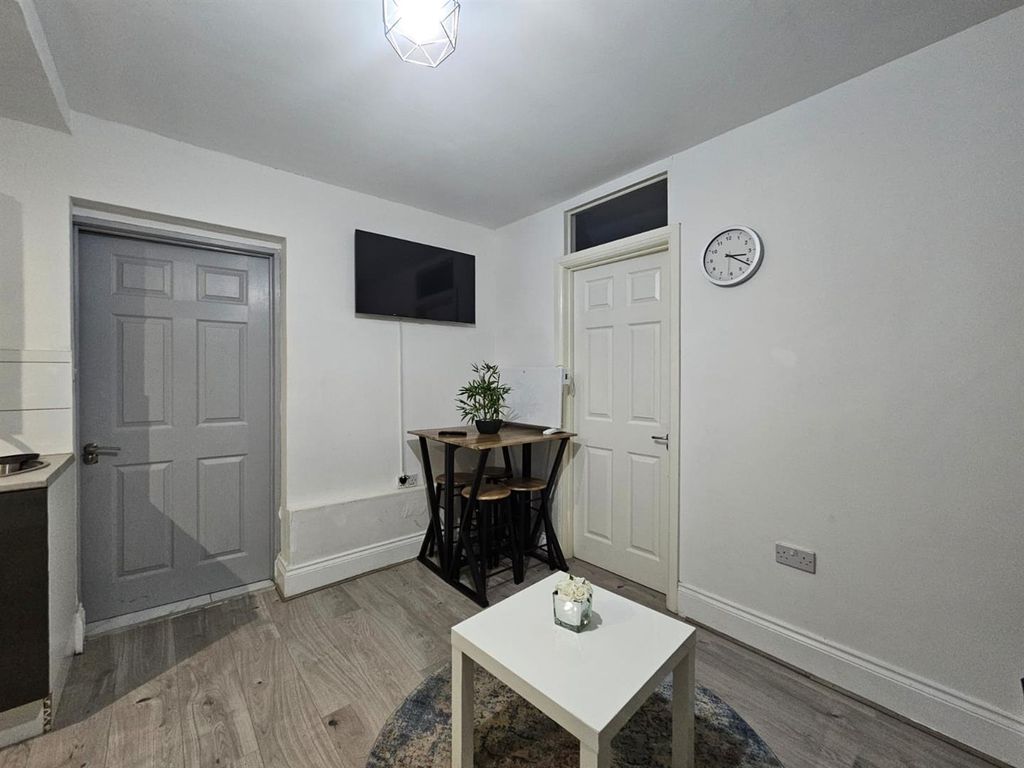 Property photo 2 of 10 Living