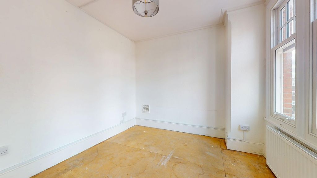 Property photo 3 of 11 Flat 4 12 Kings Avenue, Ealing, London, W5 2Sh