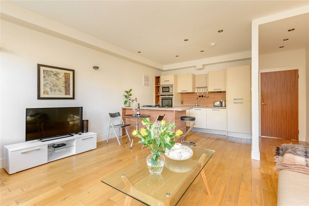 Property photo 3 of 17 Living Room/Kitchen