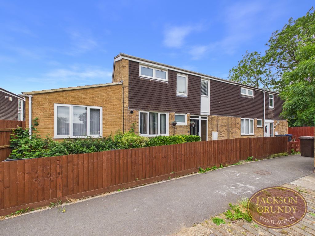 Property photo 1 of 17 Mounts Court