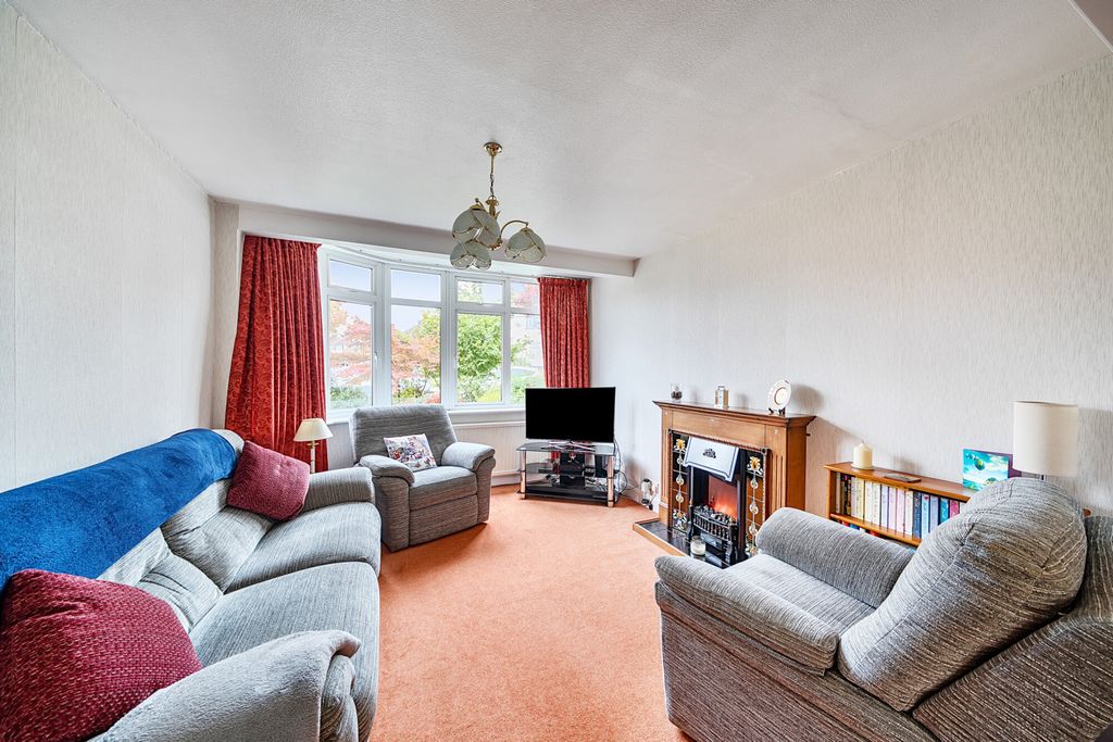 Property photo 2 of 19 1365527-12-68ee4c...