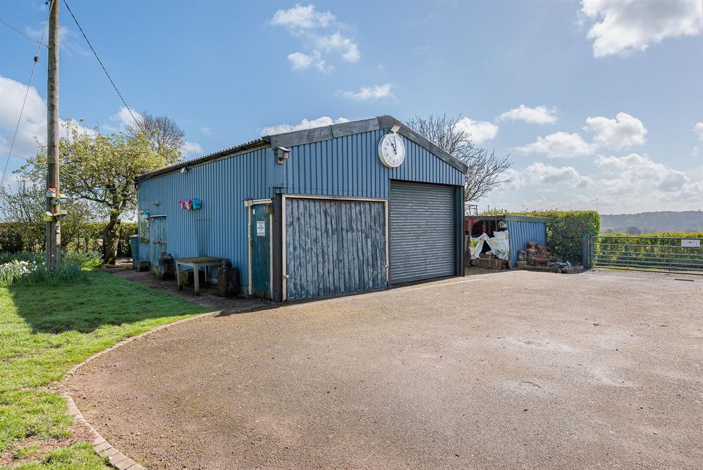 Property photo 3 of 37 Outbuilding