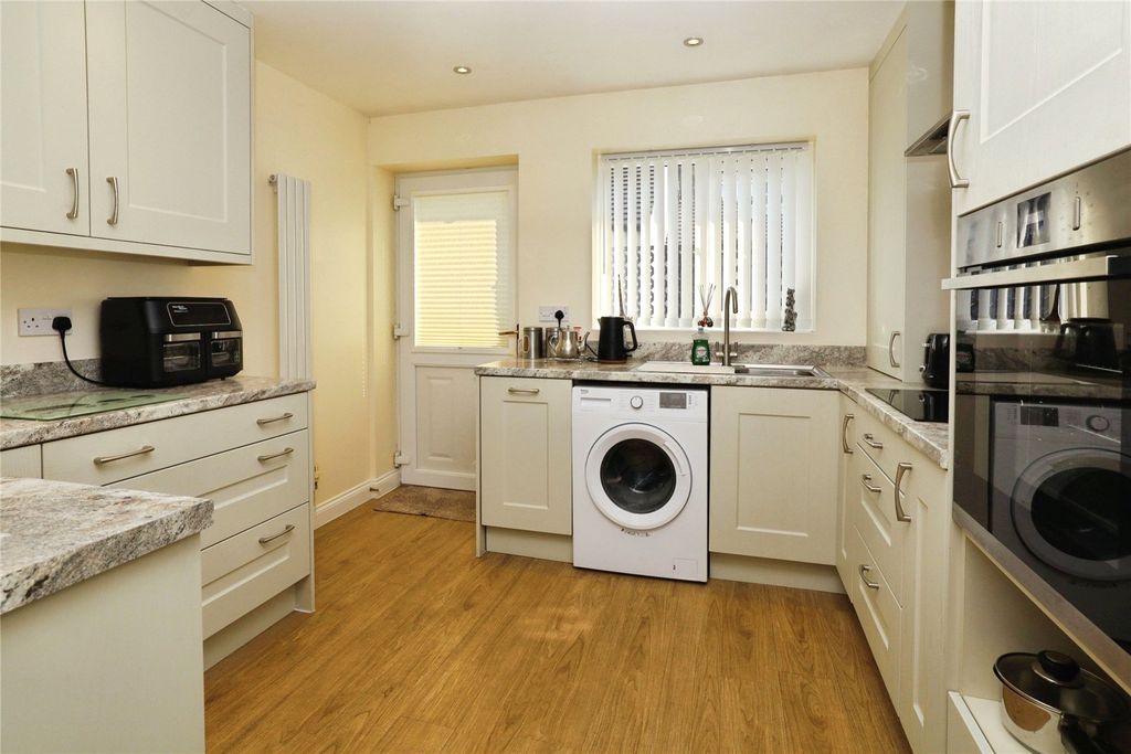 Property photo 2 of 16 Picture No. 30