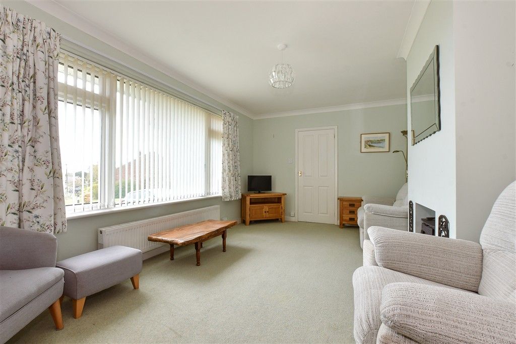 Property photo 2 of 17 Lounge