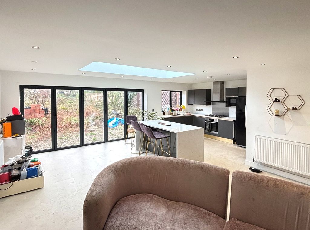 Property photo 3 of 15 Kitchen 1