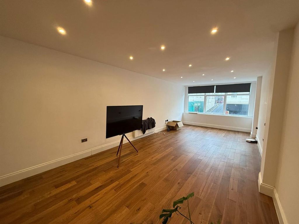 Property photo 1 of 3 Lounge.Jpg