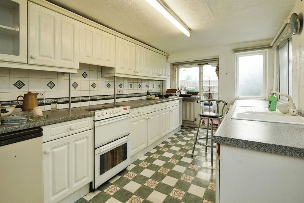 Property photo 3 of 15