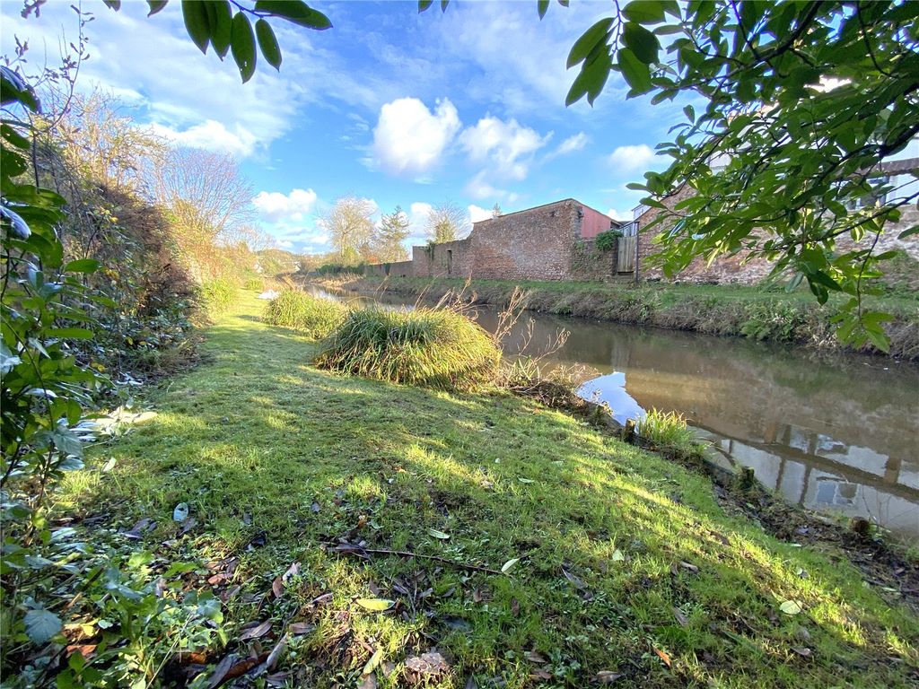 Property photo 3 of 15 Canal Views