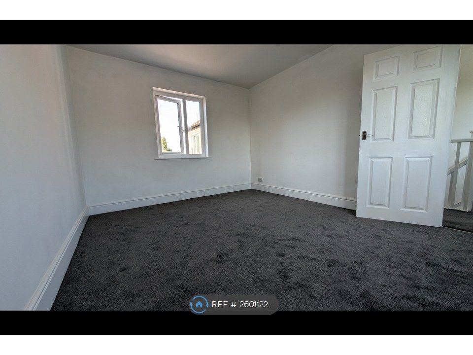Property photo 2 of 11 Master Bedroom