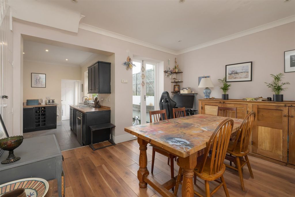 Property photo 2 of 16 Nelson Road, Whitstable