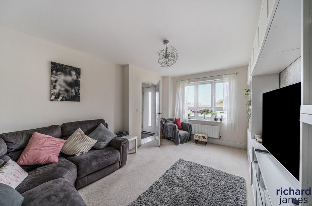 Property photo 3 of 21 E1E91A45d2114375A69d4d9Cb9c055Fe