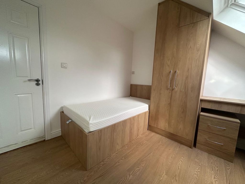 Property photo 1 of 3 Bedroom