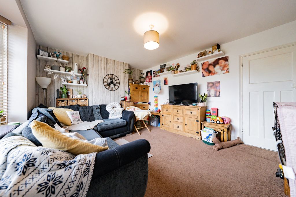 Property photo 2 of 18 Dsc00106