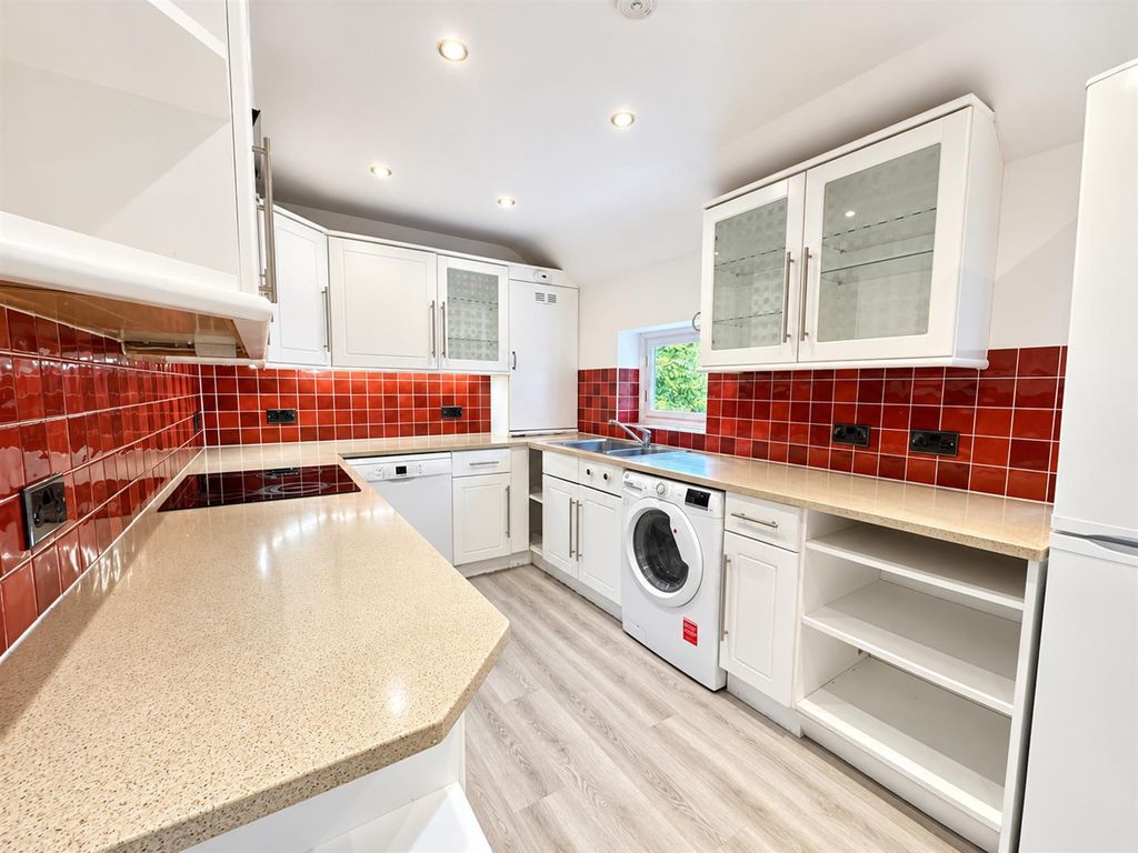 Property photo 3 of 9 3