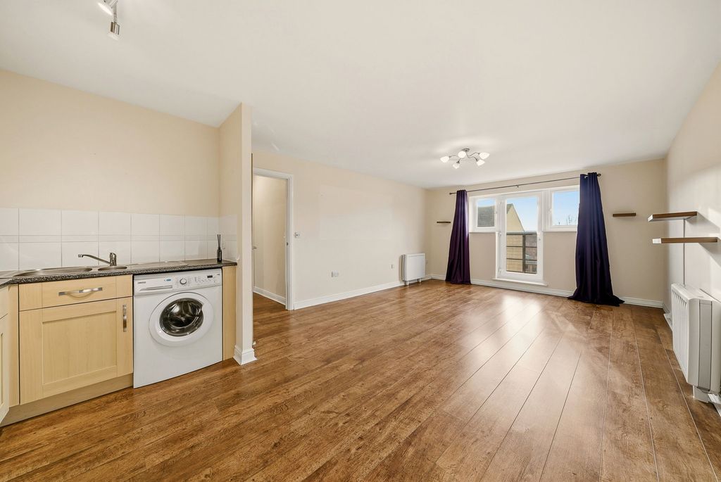 Property photo 2 of 11