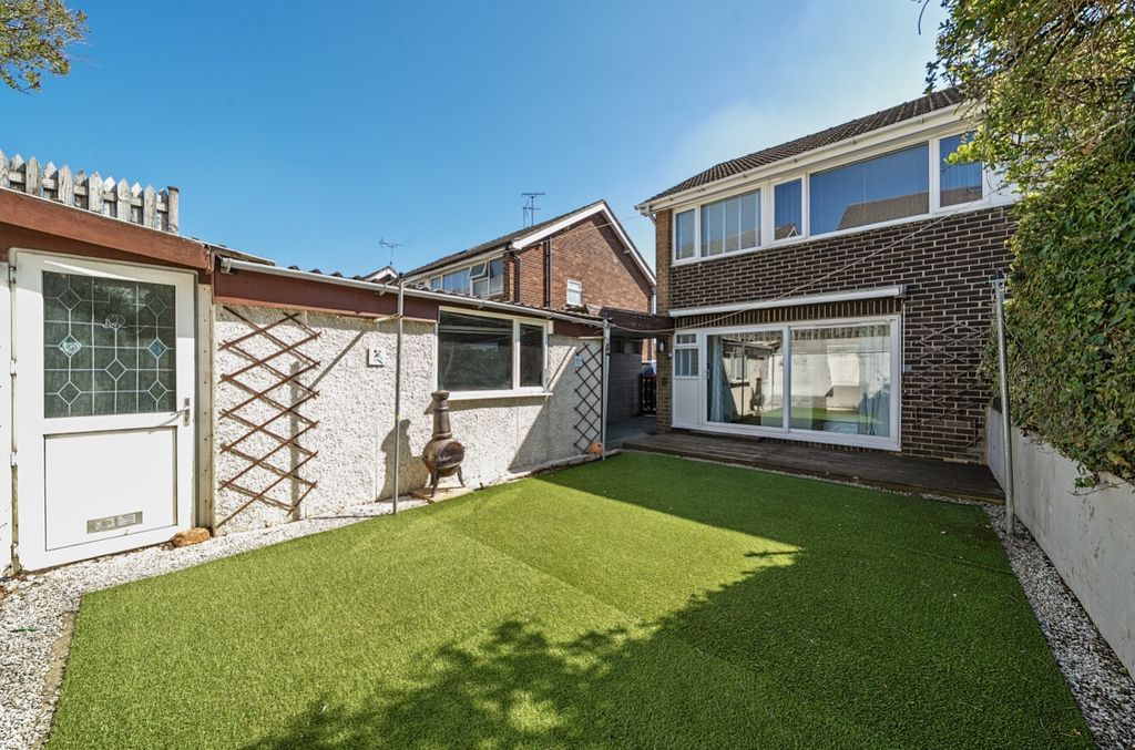 Property photo 2 of 19 Ewemove Harrogate Garden