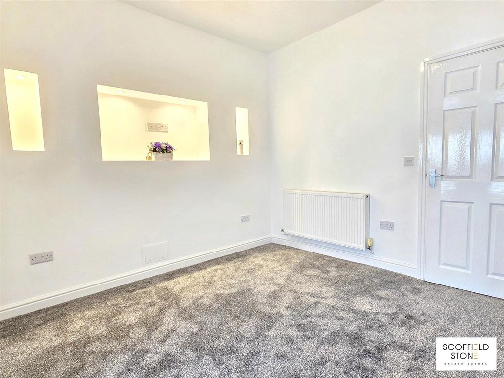 Property photo 3 of 12 Dining Room