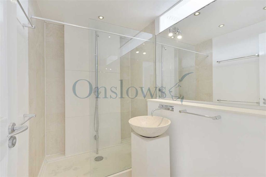 Property photo 3 of 11 Bathroom