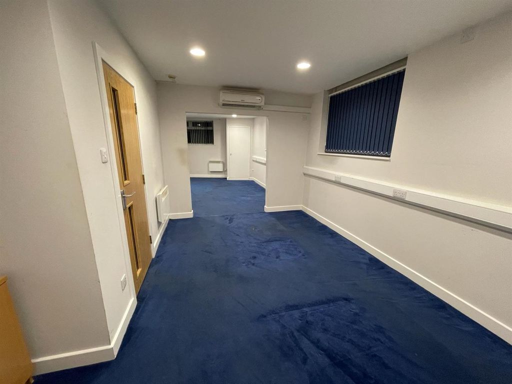 Property photo 3 of 7 MC8Ipkq9m0Wrh1B9T9Q2Wq.Jpg