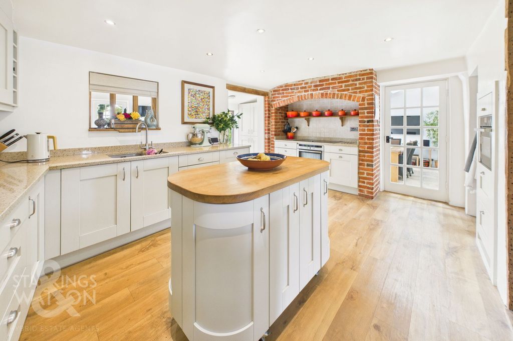 Property photo 3 of 35