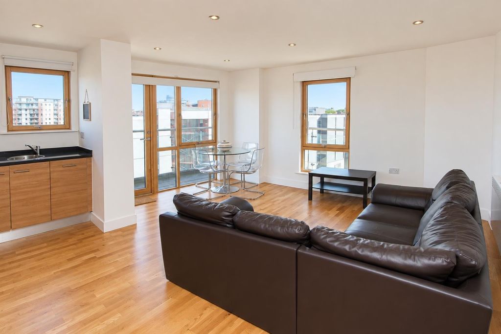 Property photo 1 of 9 Bright Open-Plan Living Room With Balcony Access...