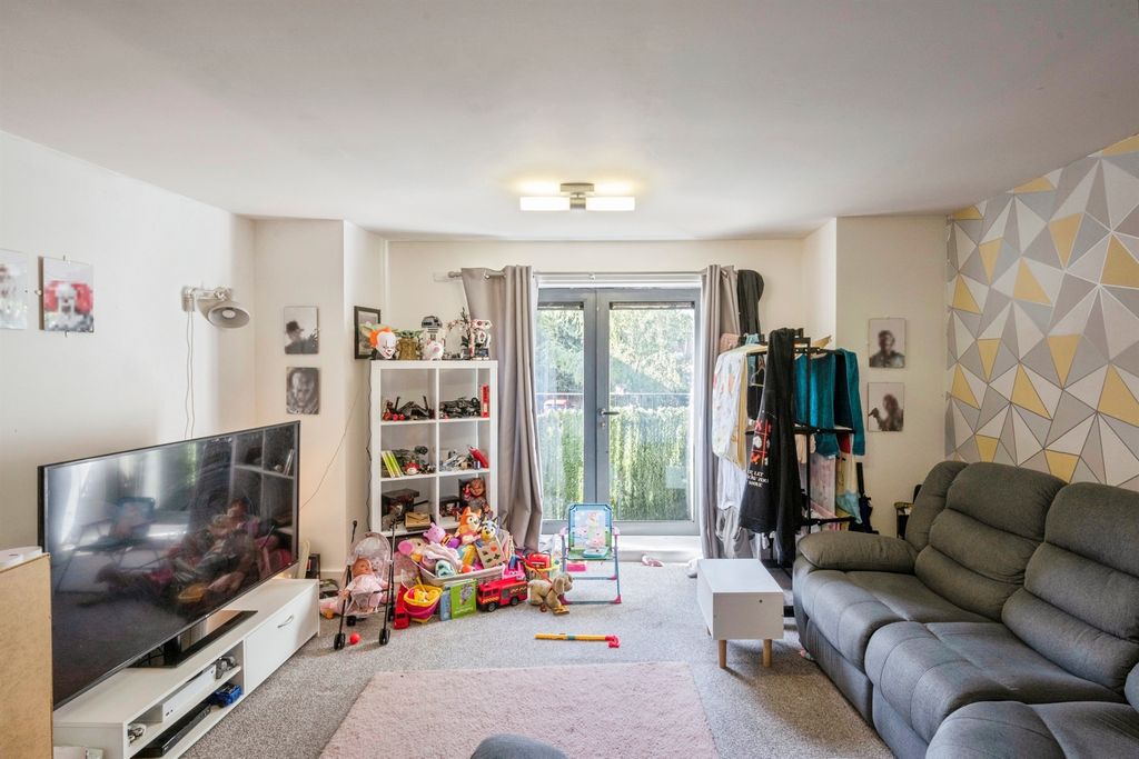 Property photo 2 of 10