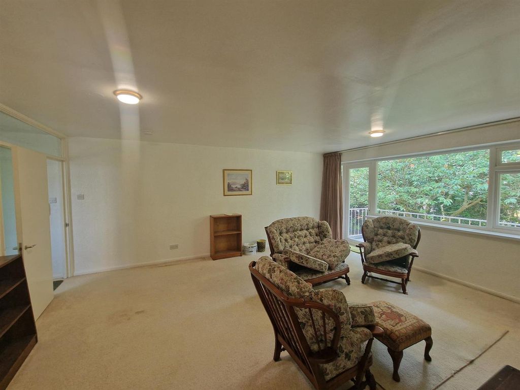 Property photo 3 of 9 1000066768.Jpg