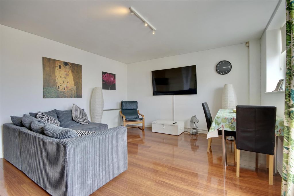 Property photo 2 of 10 05562DC5-A3Ec-4251-8CE9-F4Bba82755D7_1_201_A.Jpeg