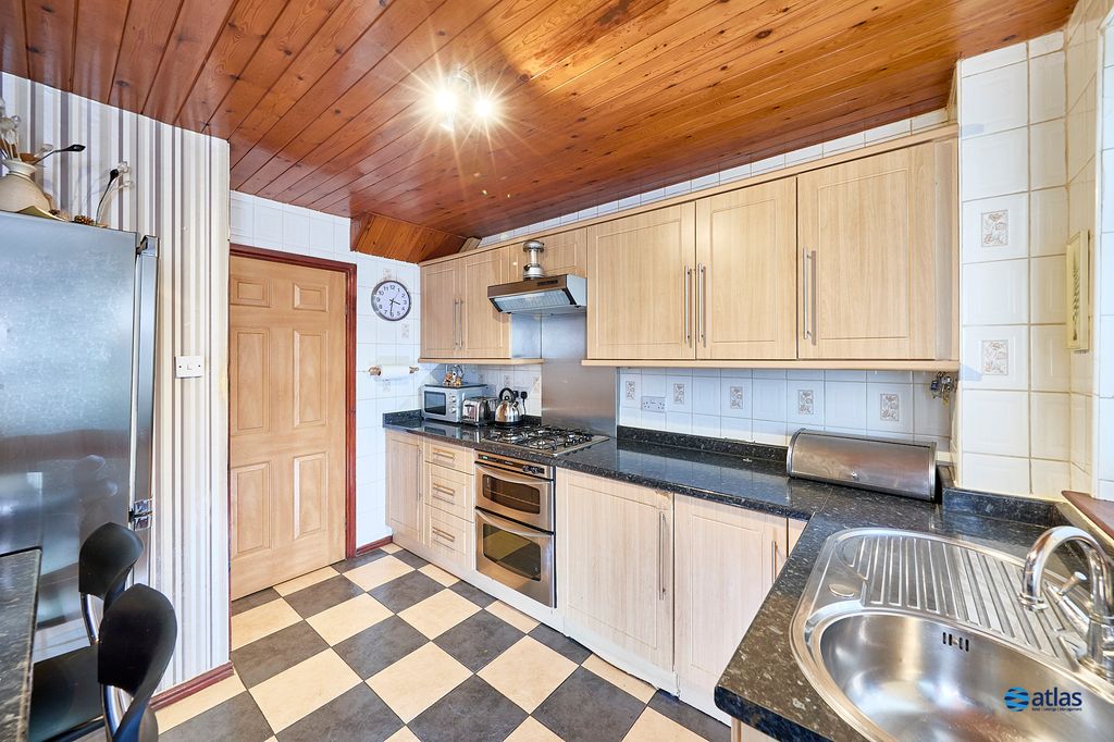 Property photo 2 of 15 Kitchen