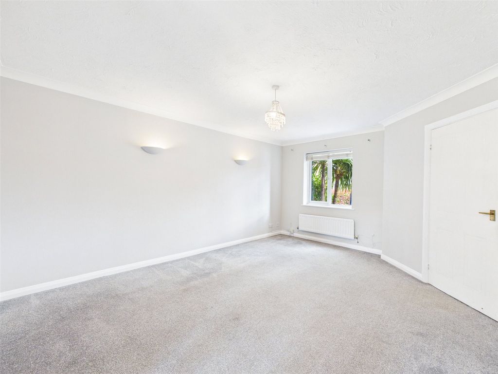 Property photo 2 of 19 Picture No. 22