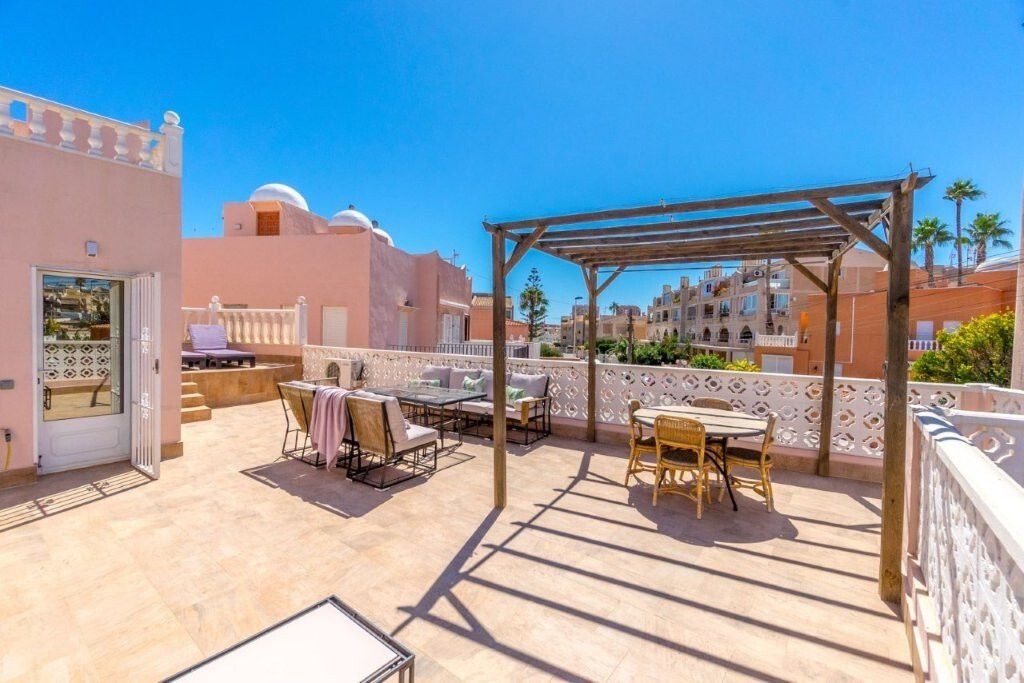 Property photo 2 of 32