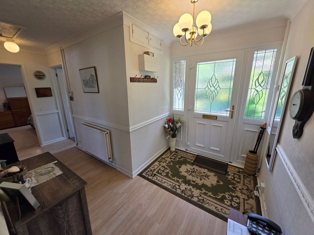 3 bed detached bungalow for salePen Padrig, Govilon, Abergavenny NP7 photo 5