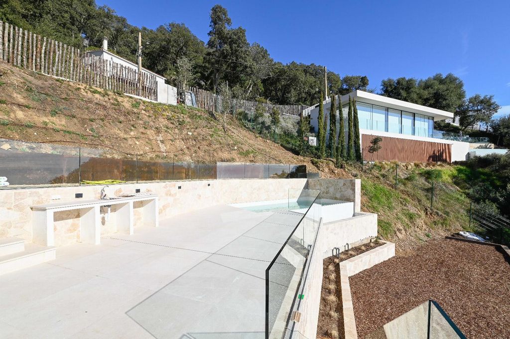 Property photo 2 of 40