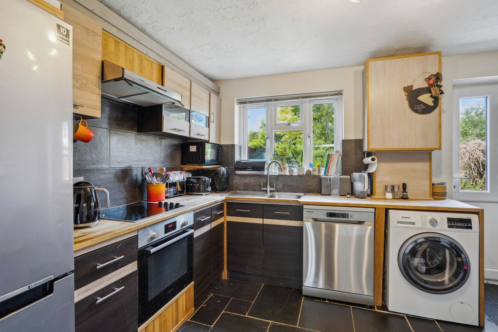 Property photo 2 of 21