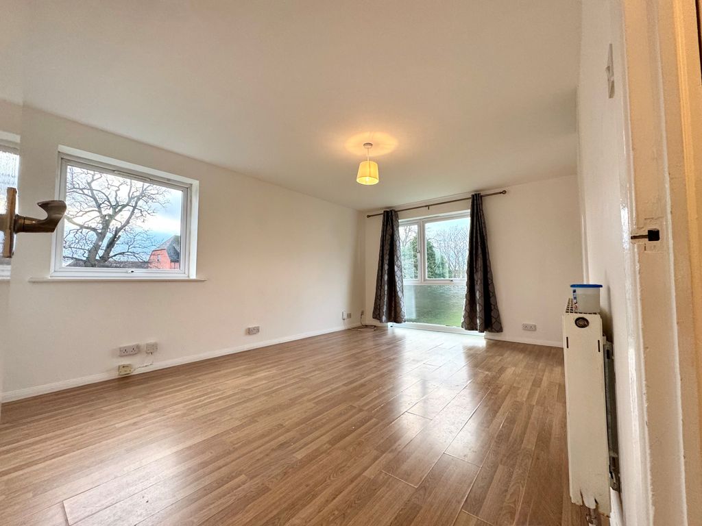 Property photo 3 of 8 Gallery