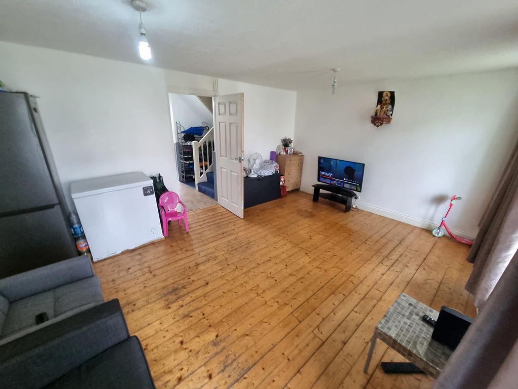 Property photo 2 of 11 Gallery