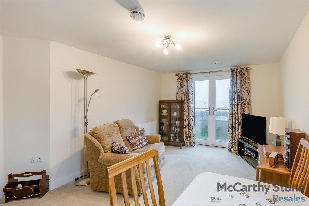 Property photo 3 of 20 8672506-Interior02.Jpg