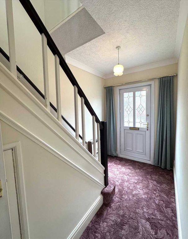 Property photo 2 of 17 Ground Floor