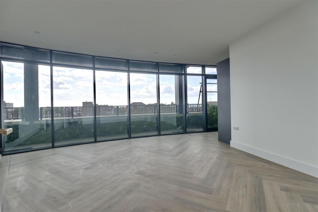 Property photo 2 of 12 D218A66B-32D6-43F6-B771-27CC638Ef090_1_201_A.Jpeg