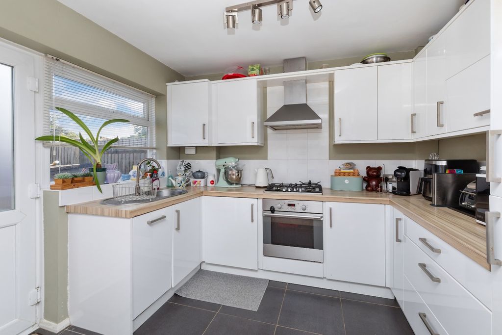 Property photo 3 of 9 5290613