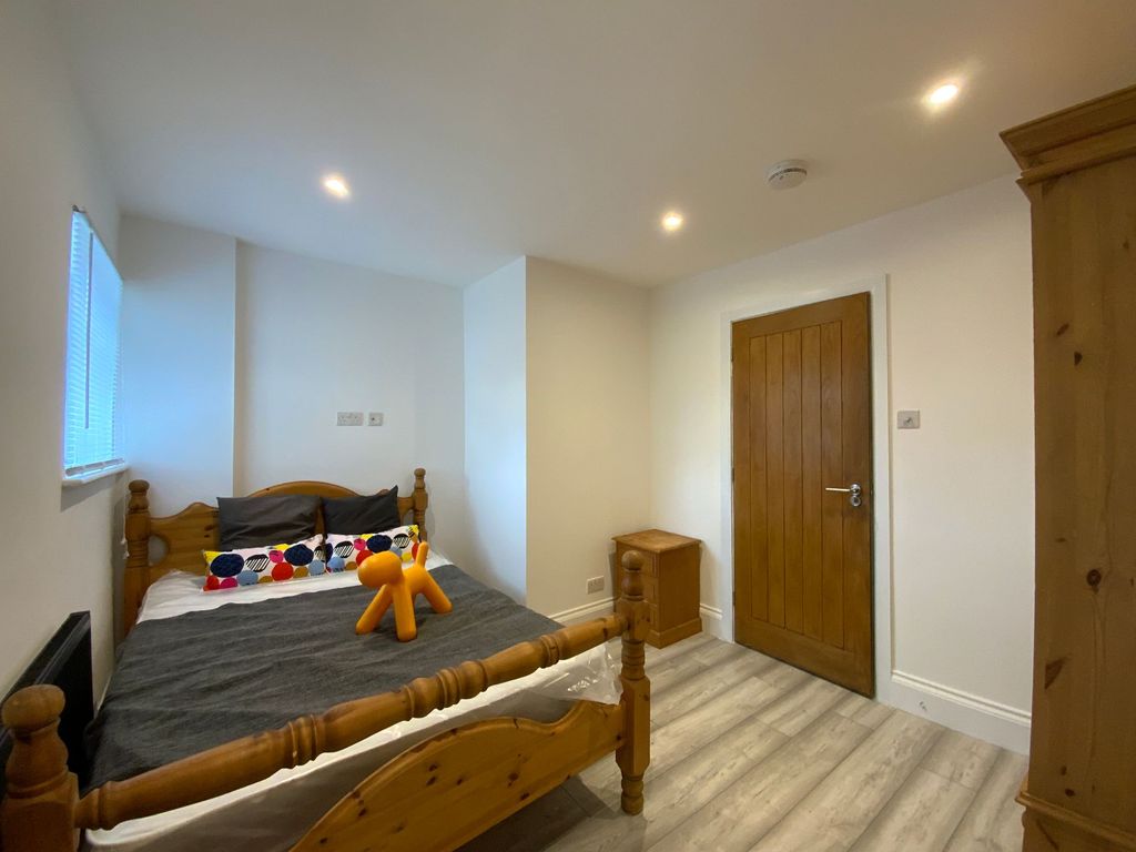 Property photo 1 of 7 Bedroom 1