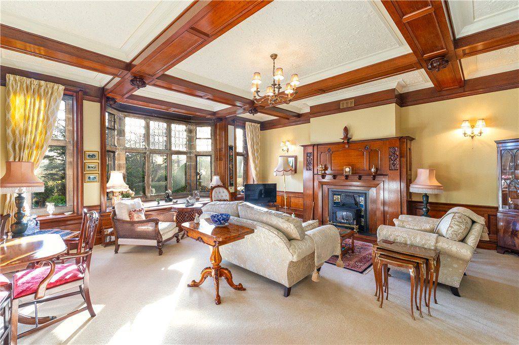 Property photo 2 of 35 Living/Dining Room