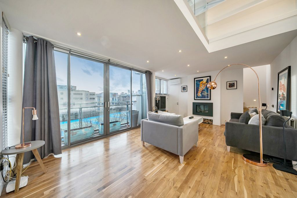 Property photo 1 of 33 Reception