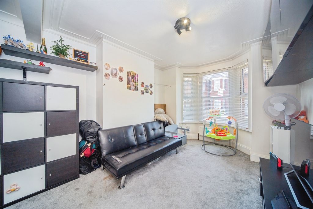 Property photo 3 of 23