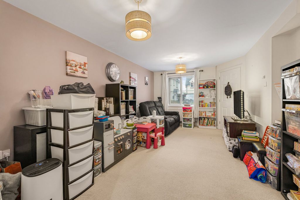 Property photo 3 of 11